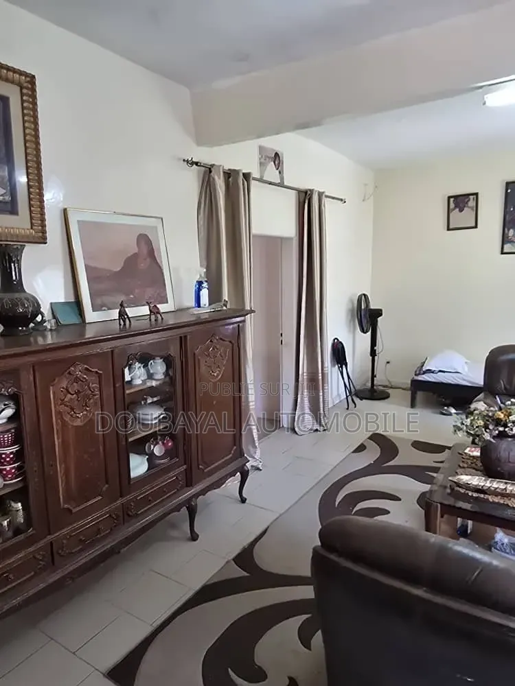 3chbre Villa dans Gran Mbour, Thiès Sud à Vendre