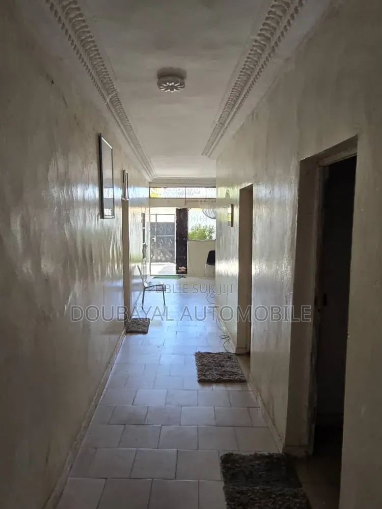 3chbre Villa dans Gran Mbour, Thiès Sud à Vendre