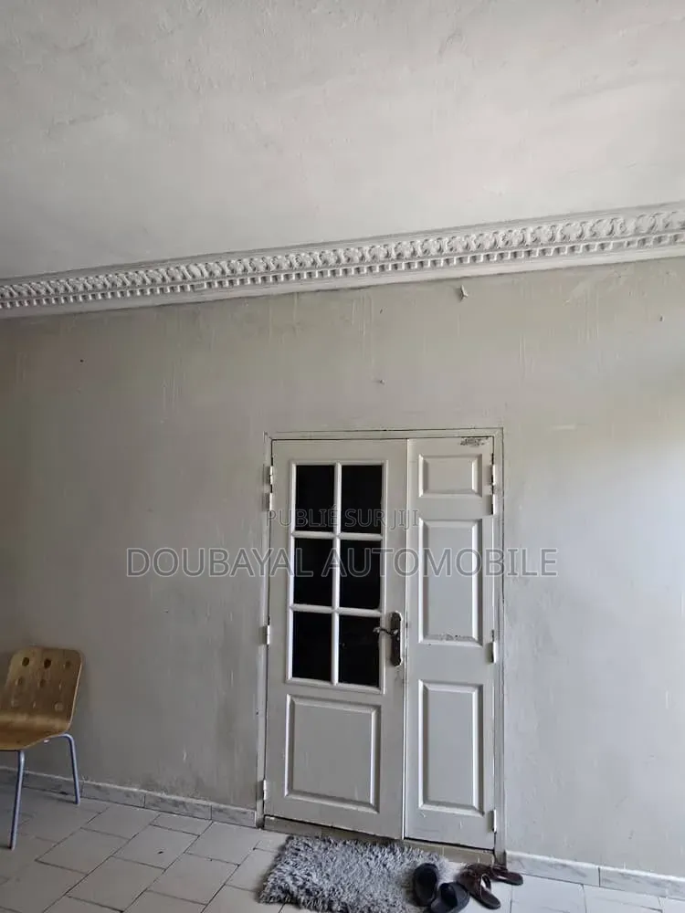 3chbre Villa dans Gran Mbour, Thiès Sud à Vendre