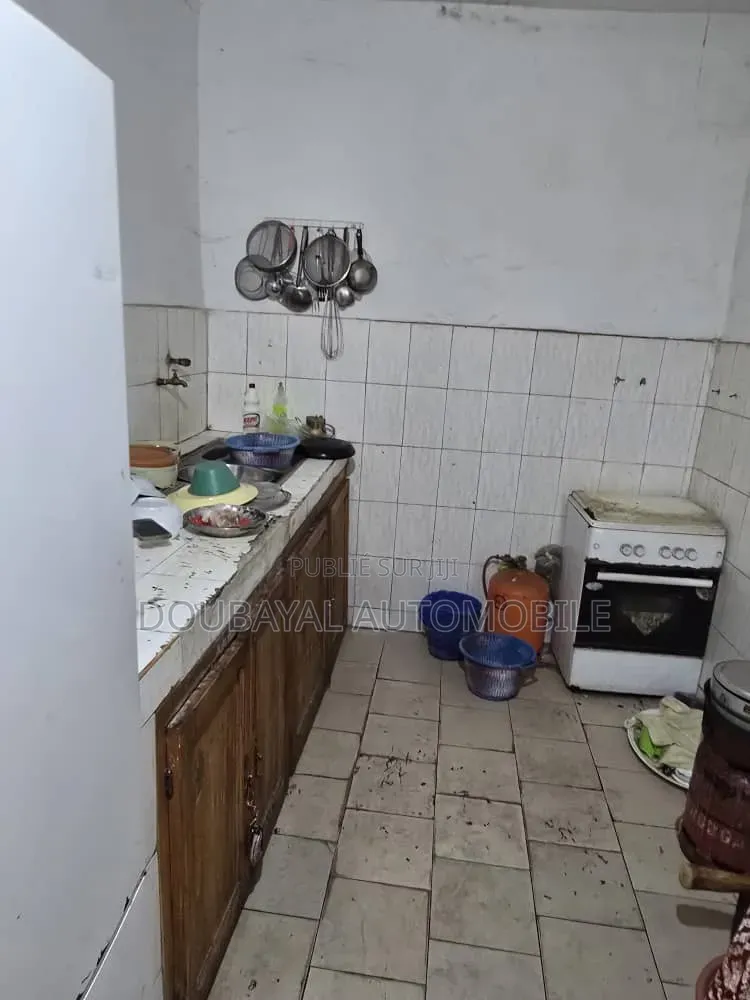 3chbre Villa dans Gran Mbour, Thiès Sud à Vendre