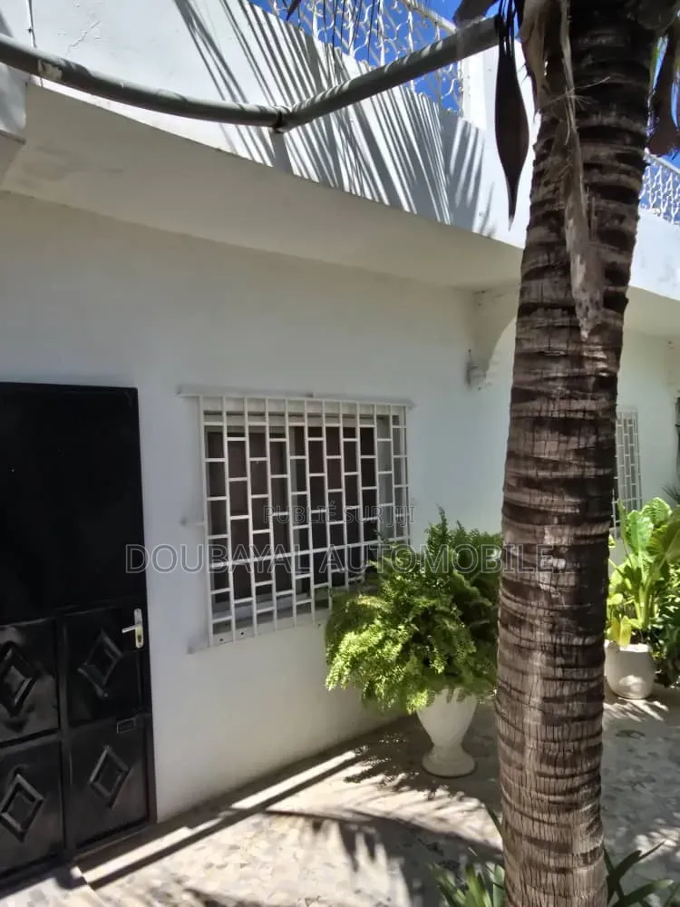 3chbre Villa dans Gran Mbour, Thiès Sud à Vendre