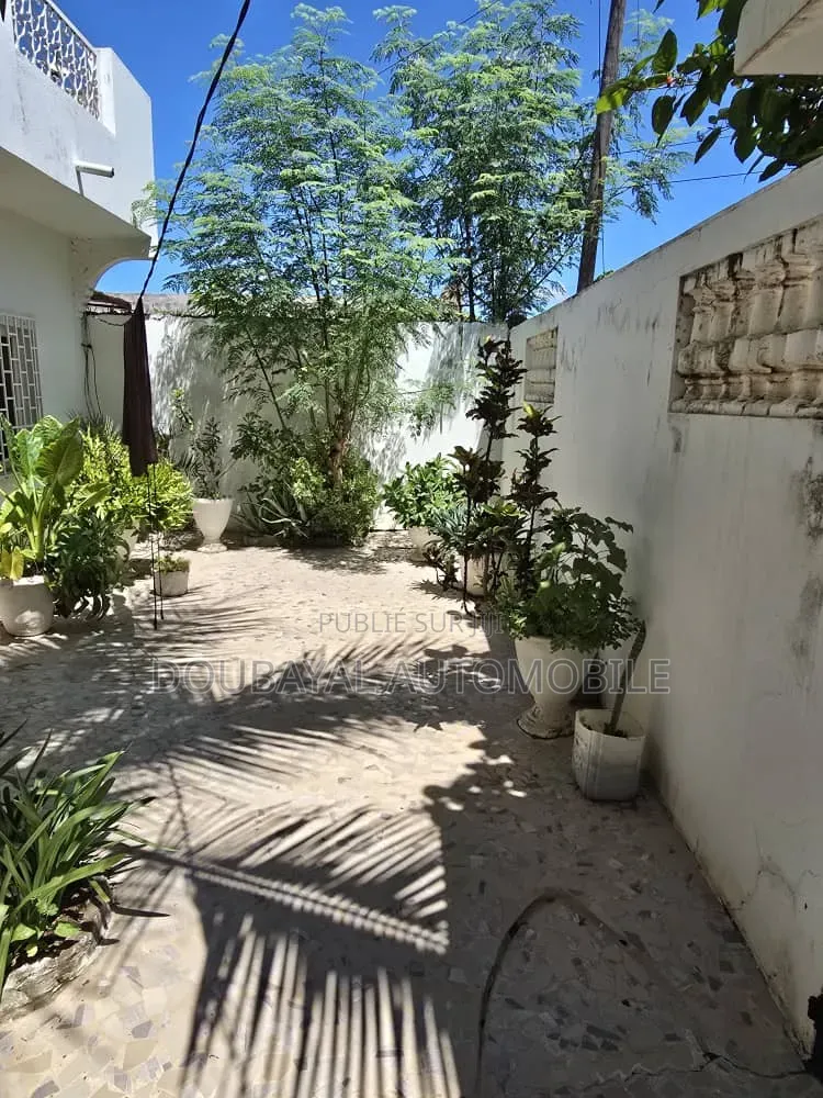 3chbre Villa dans Gran Mbour, Thiès Sud à Vendre