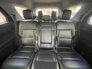 Ford Explorer 2023 Gris
