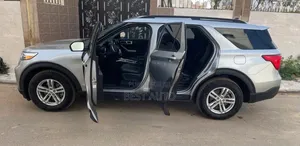 Ford Explorer 2023 Gris