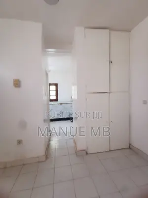 Magasin Pour Dépôt Dispo À Mermoz