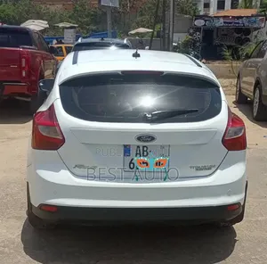 Ford Focus 2014 Blanc