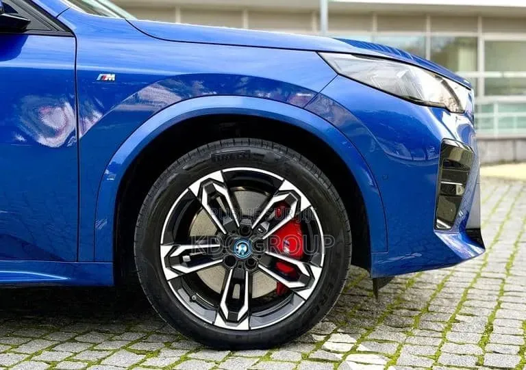 BMW iX 2024 Bleu