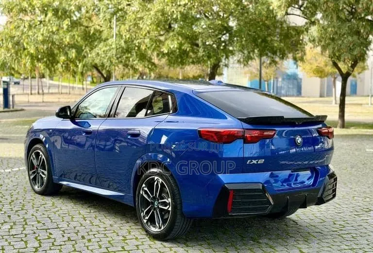 BMW iX 2024 Bleu