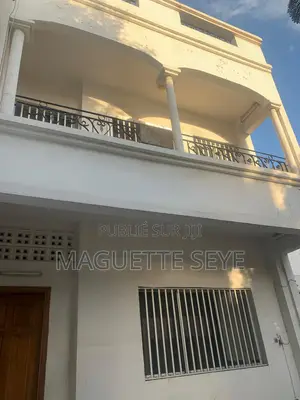 6chbre Maison dans Magui Immo, Biscuiterie à Vendre