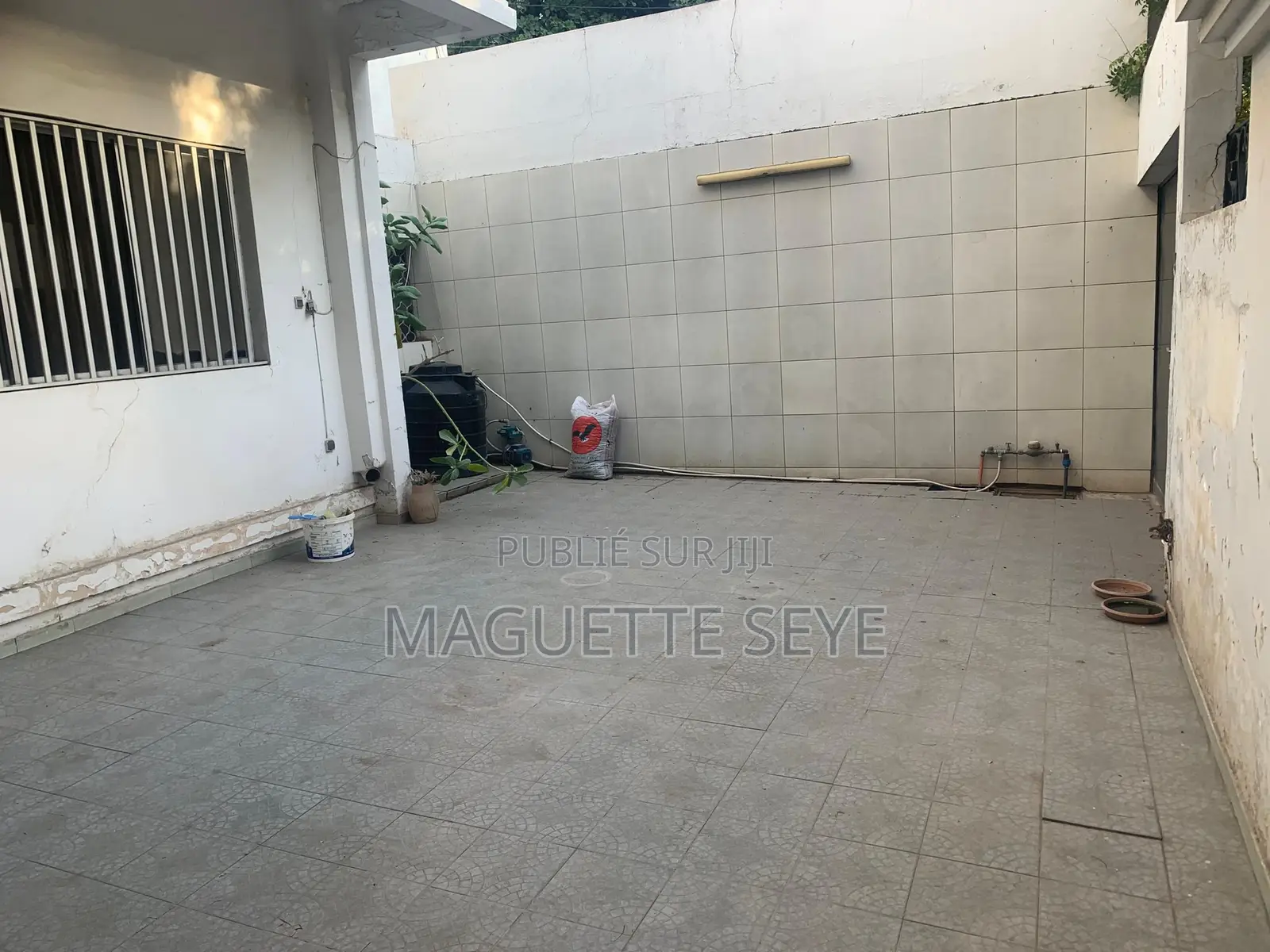 6chbre Maison dans Magui Immo, Biscuiterie à Vendre