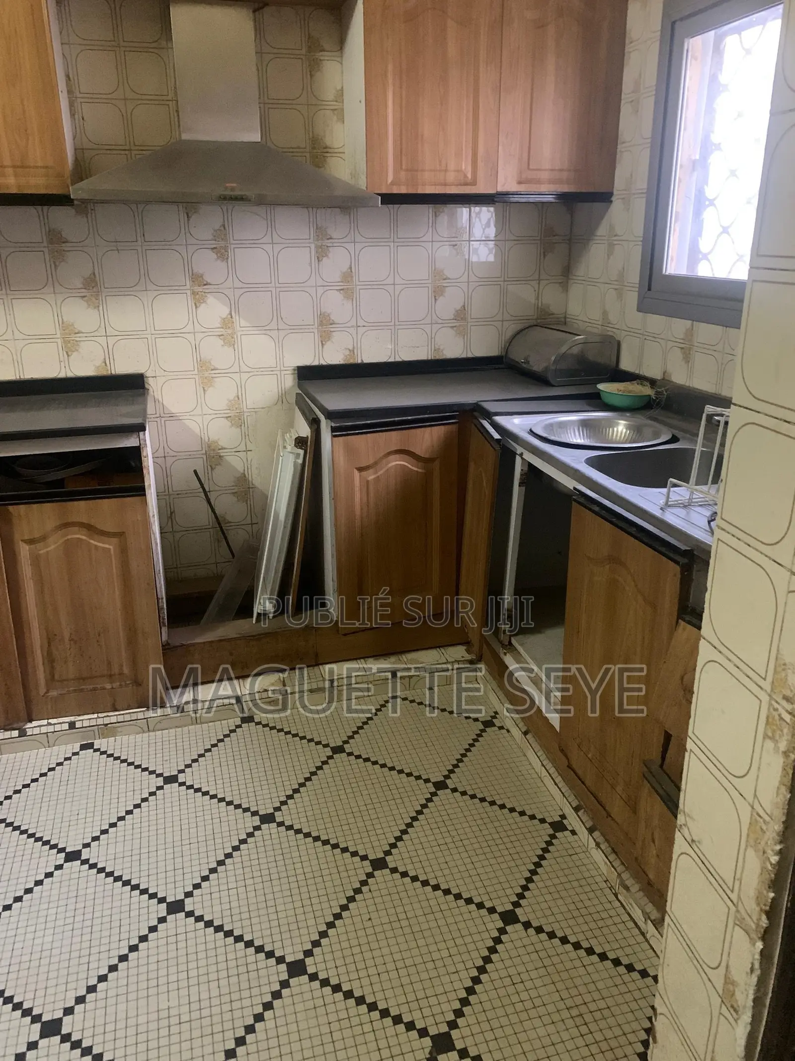 6chbre Maison dans Magui Immo, Biscuiterie à Vendre