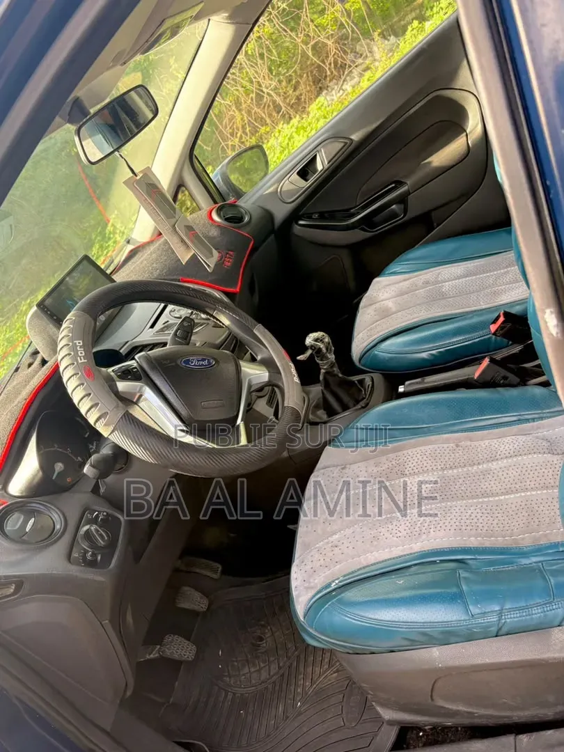 Ford Fiesta 2016 Bleu