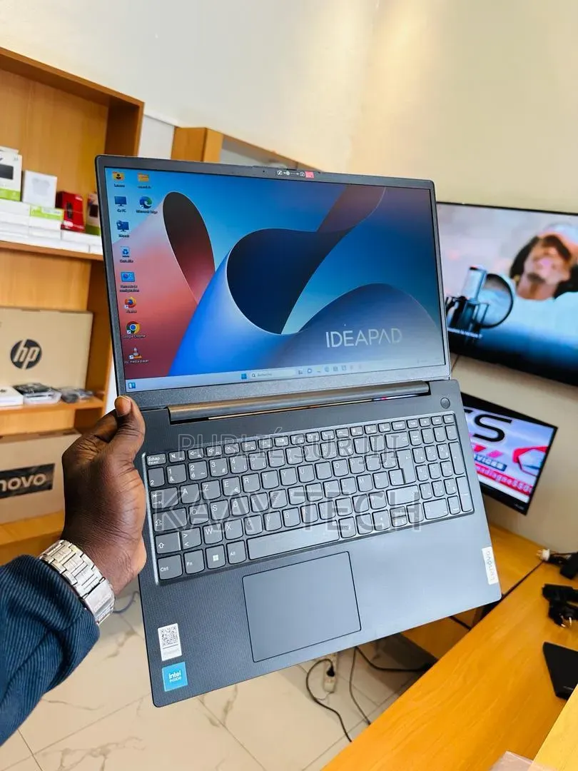 Nouveau Ordinateur portable Lenovo V15-IIL 4GB Intel SSD 256GB