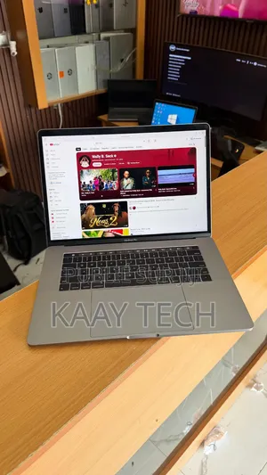 Ordinateur portable Apple MacBook Pro 2018 32GB Intel Core i7 SSD 256GB