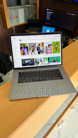 Ordinateur portable Apple MacBook Pro 2018 32GB Intel Core i7 SSD 256GB