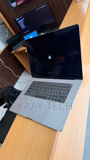 Ordinateur portable Apple MacBook Pro 2018 32GB Intel Core i7 SSD 256GB