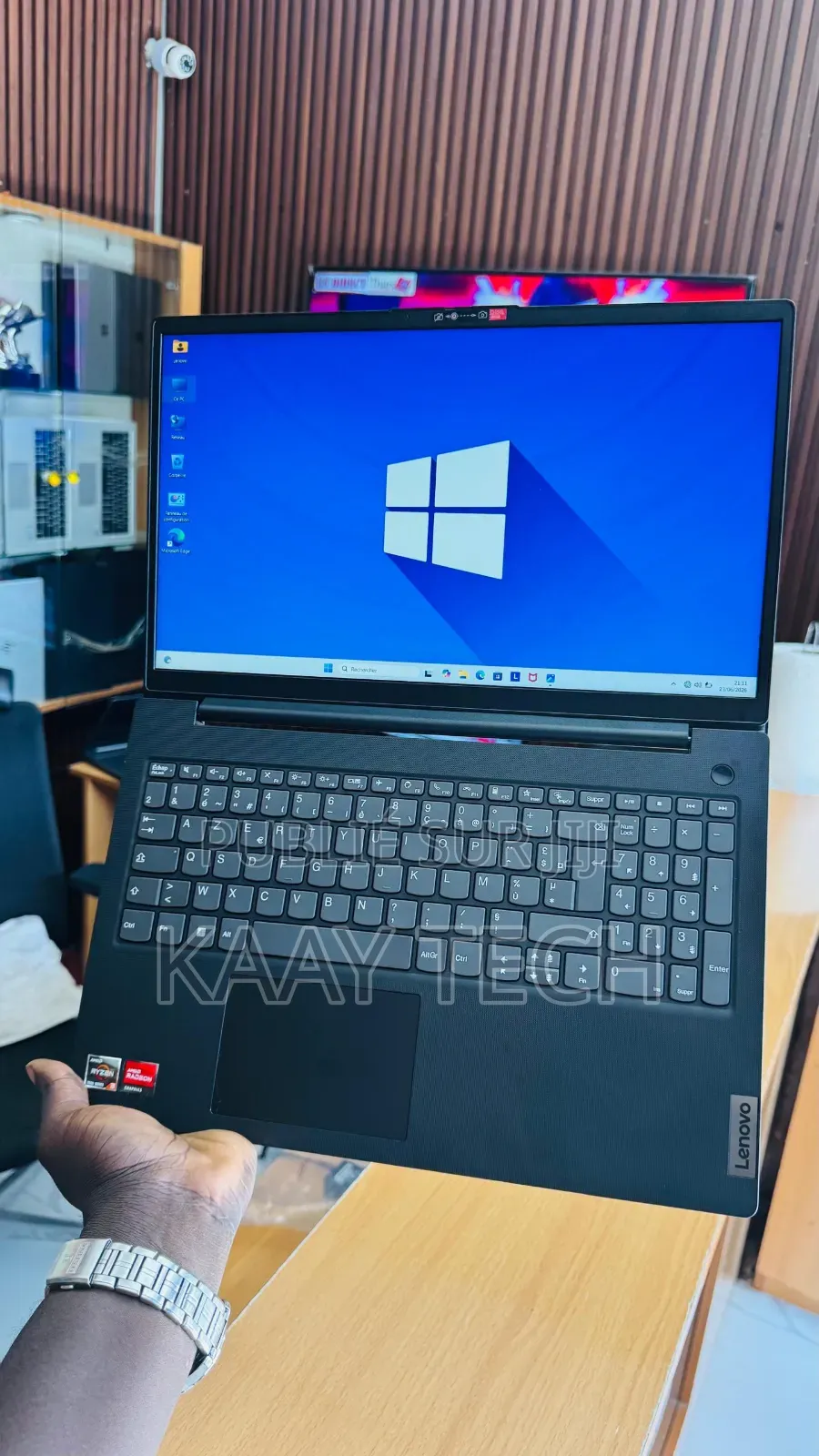 Nouveau Ordinateur portable Lenovo V15 G4 8GB AMD Ryzen 3 SSD 512GB