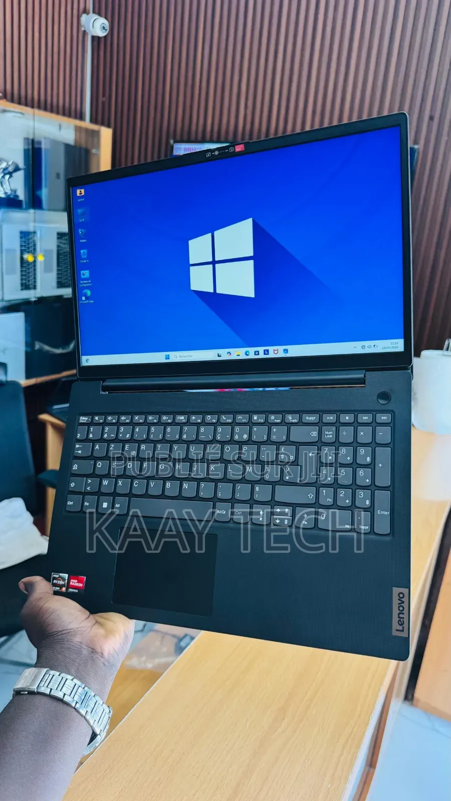 Nouveau Ordinateur portable Lenovo V15 G4 8GB AMD Ryzen 3 SSD 512GB
