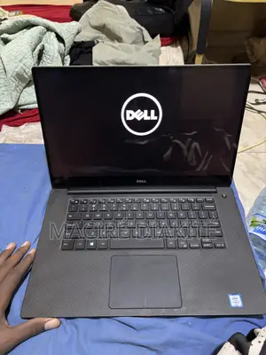 Ordinateur portable Dell Latitude 5510 16GB Intel Core i7 HDD 500GB