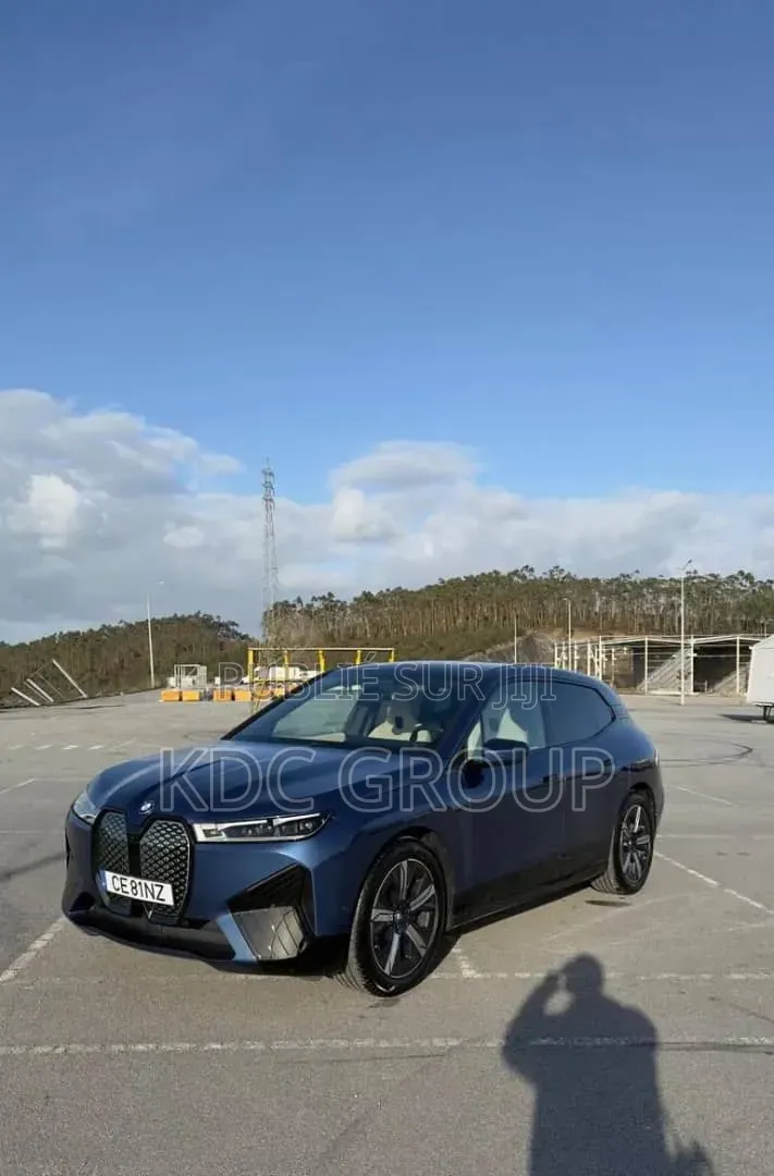 BMW iX 2024 Bleu