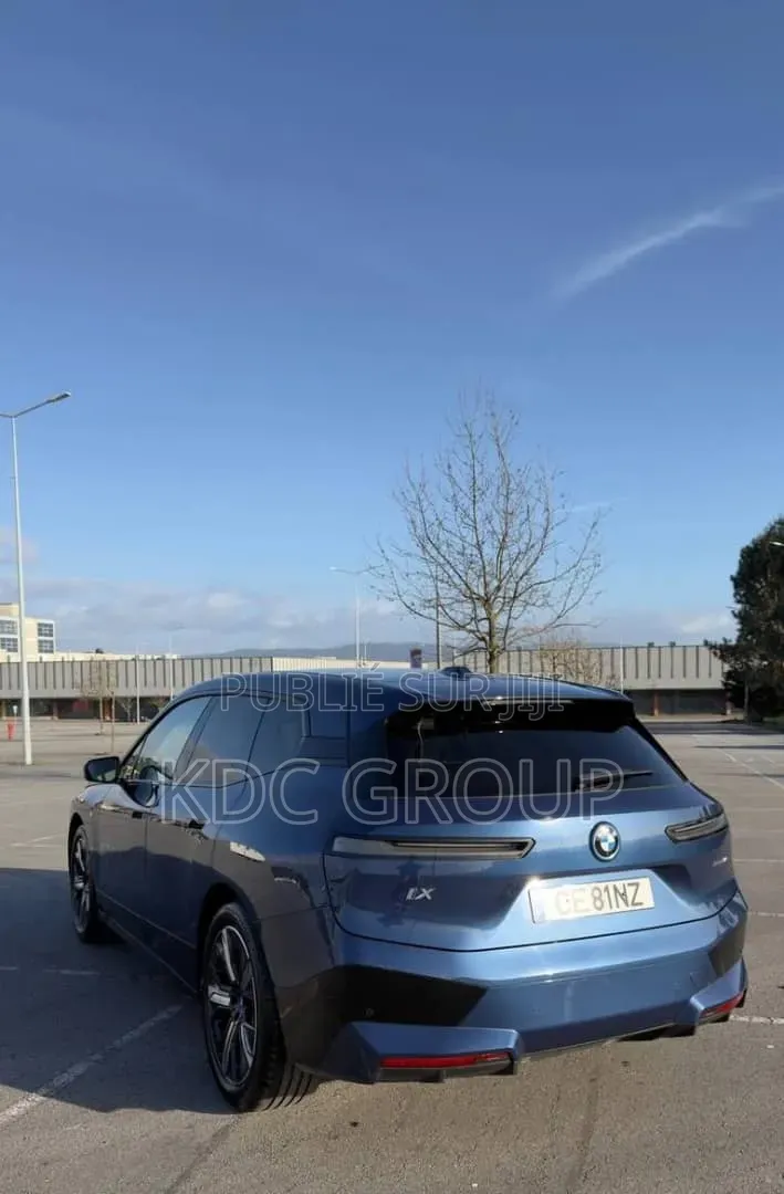BMW iX 2024 Bleu