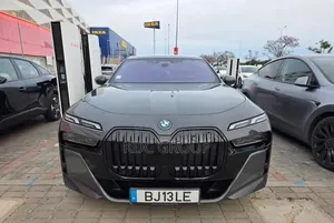 BMW i7 2023 Gris