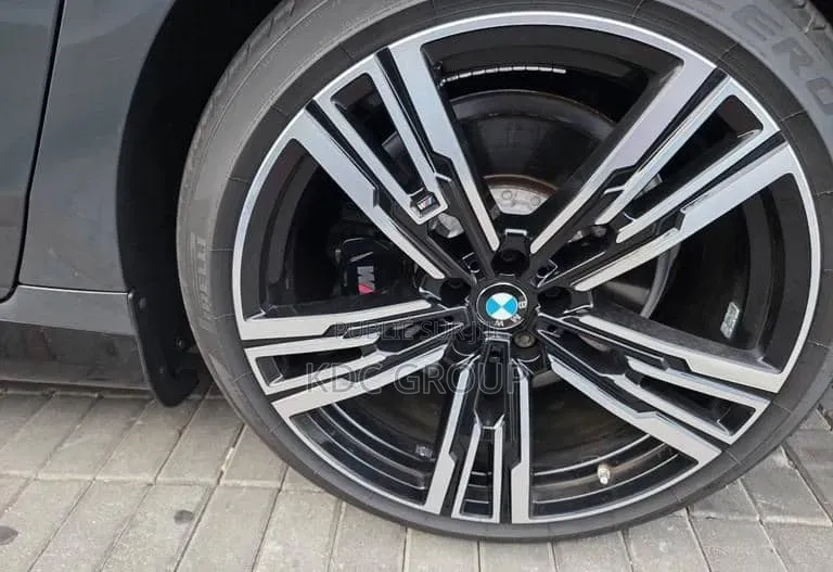 BMW i7 2023 Gris
