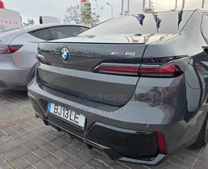 BMW i7 2023 Gris