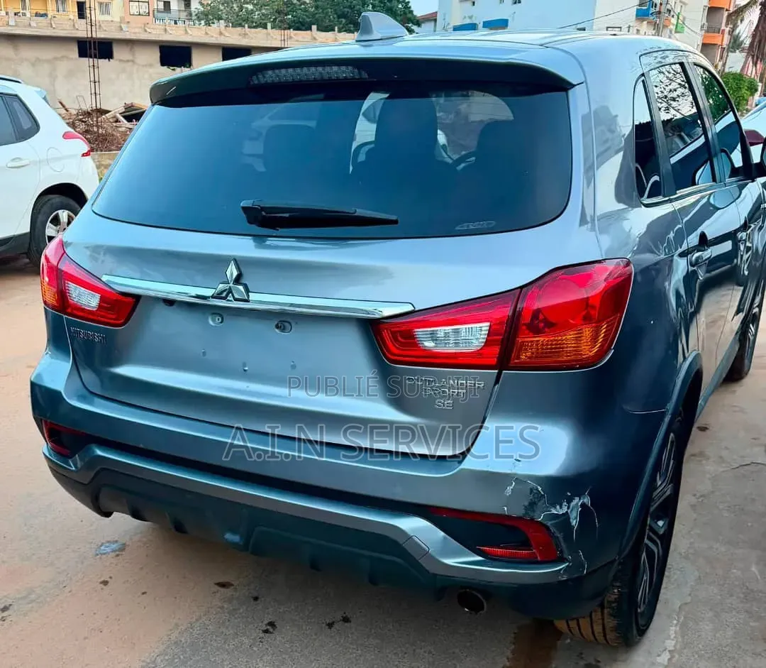Mitsubishi Outlander 2019 Gris