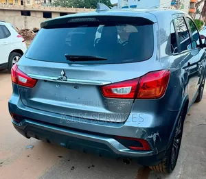 Mitsubishi Outlander 2019 Gris