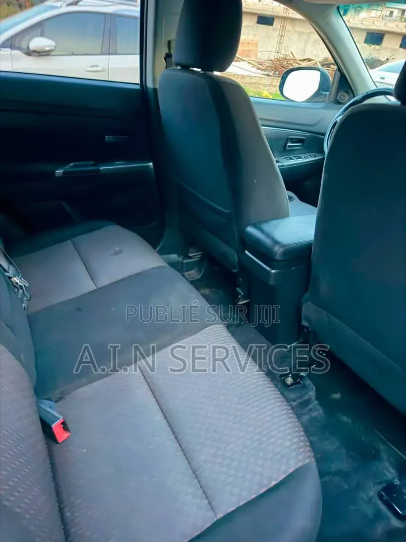Mitsubishi Outlander 2019 Gris