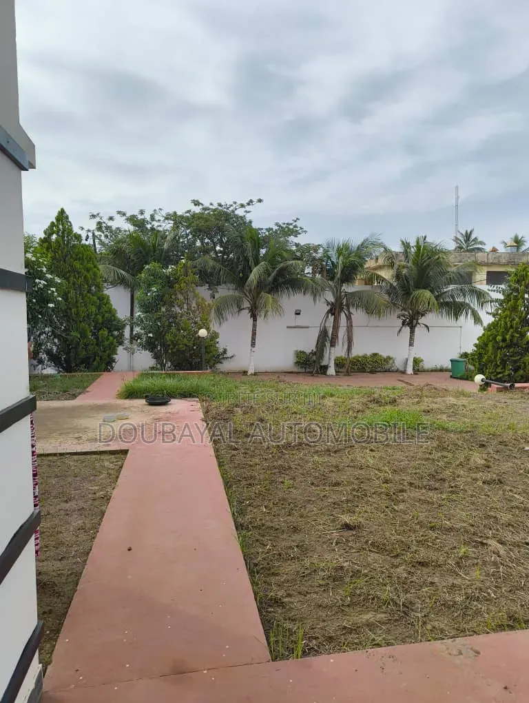 6chbre Villa dans Almadis, Almadies à Louer