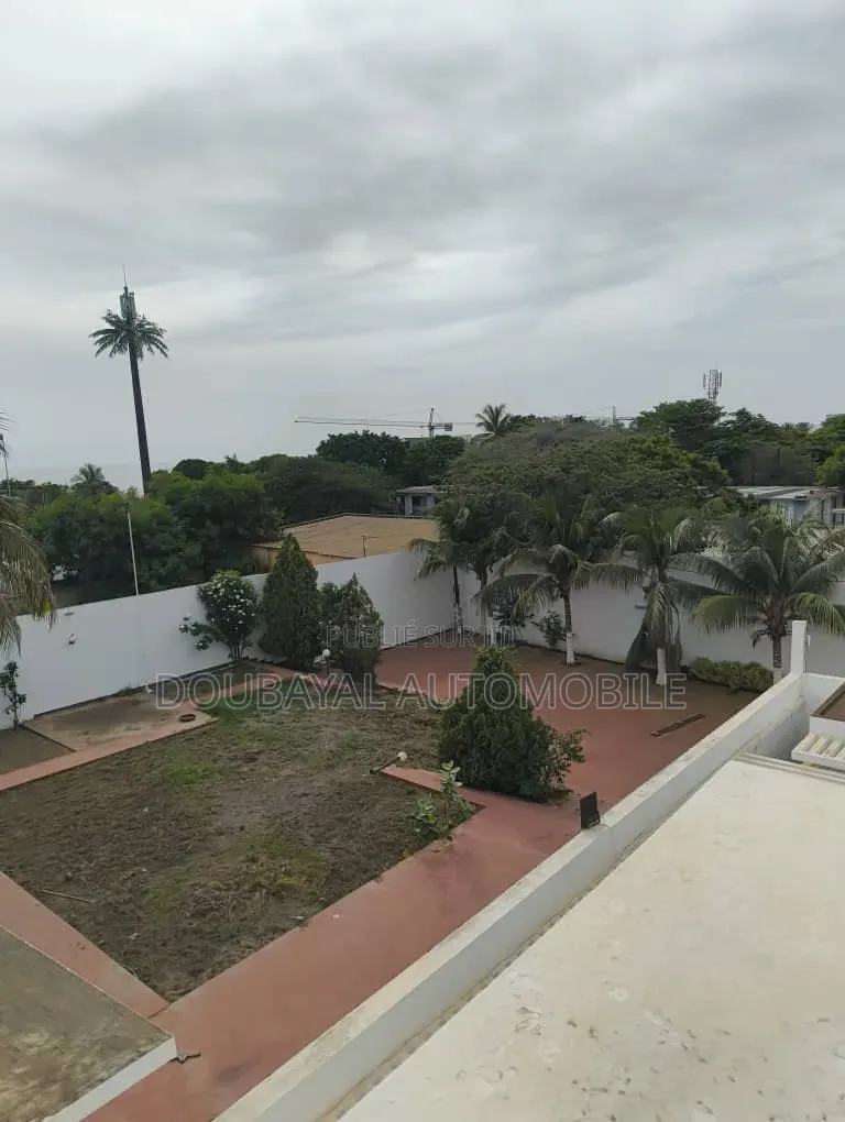 6chbre Villa dans Almadis, Almadies à Louer