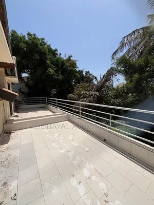 5chbre Villa dans Almadis, Almadies à Louer