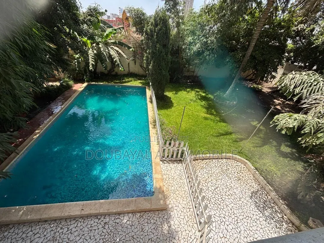 5chbre Villa dans Almadis, Almadies à Louer