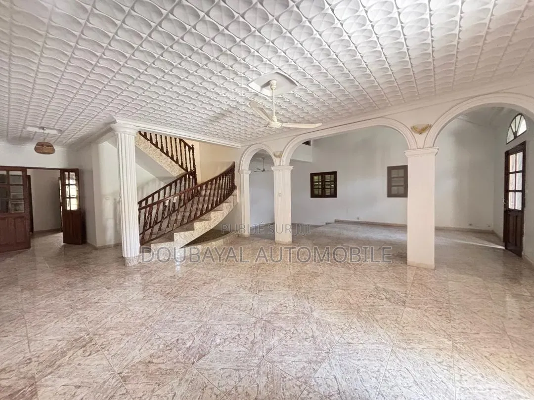5chbre Villa dans Almadis, Almadies à Louer