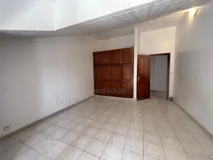 5chbre Villa dans Almadis, Almadies à Louer