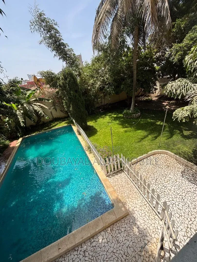 5chbre Villa dans Almadis, Almadies à Louer