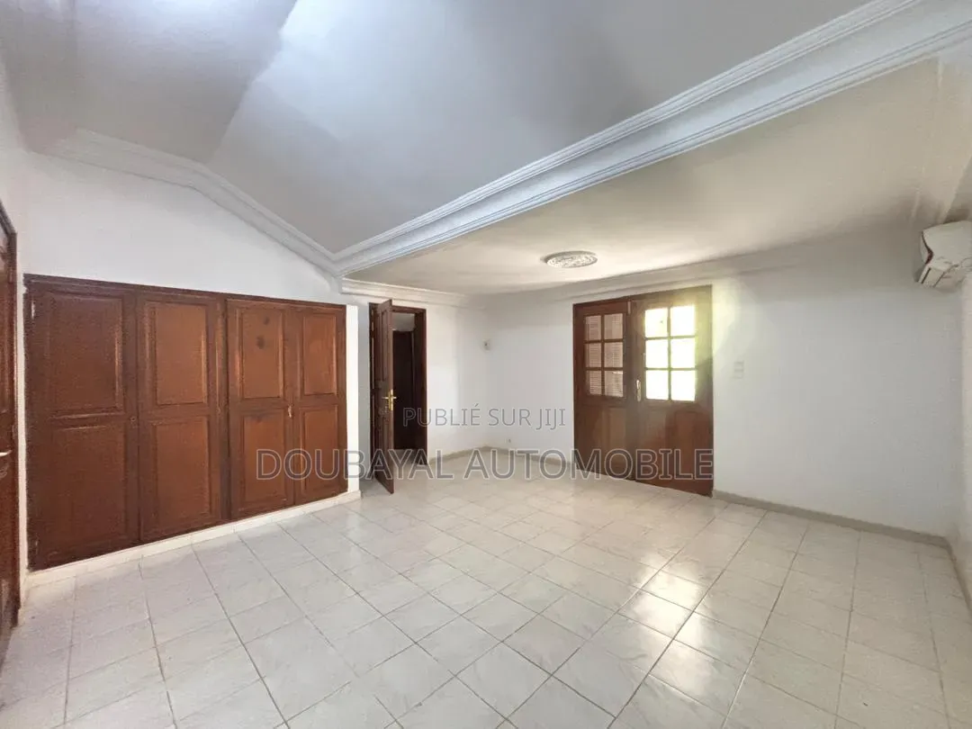 5chbre Villa dans Almadis, Almadies à Louer