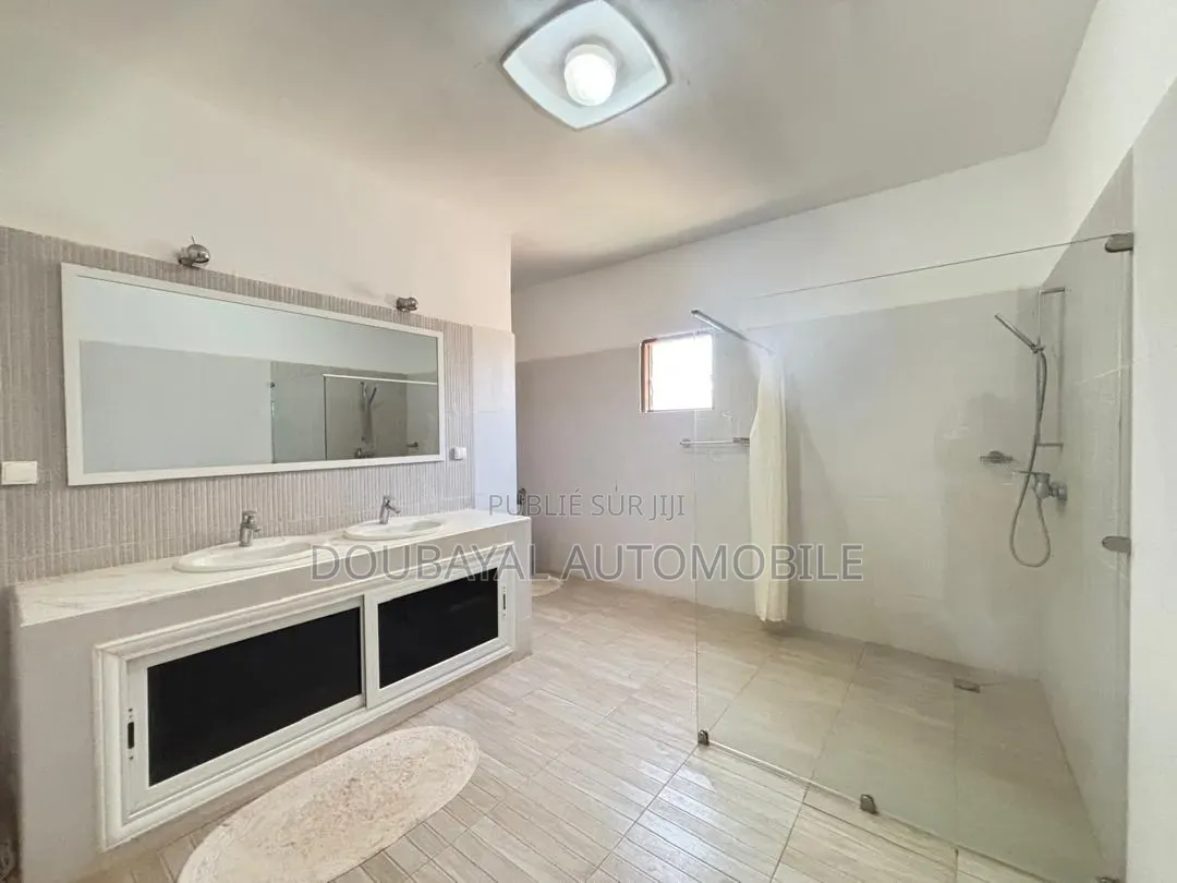 5chbre Villa dans Almadis, Almadies à Louer