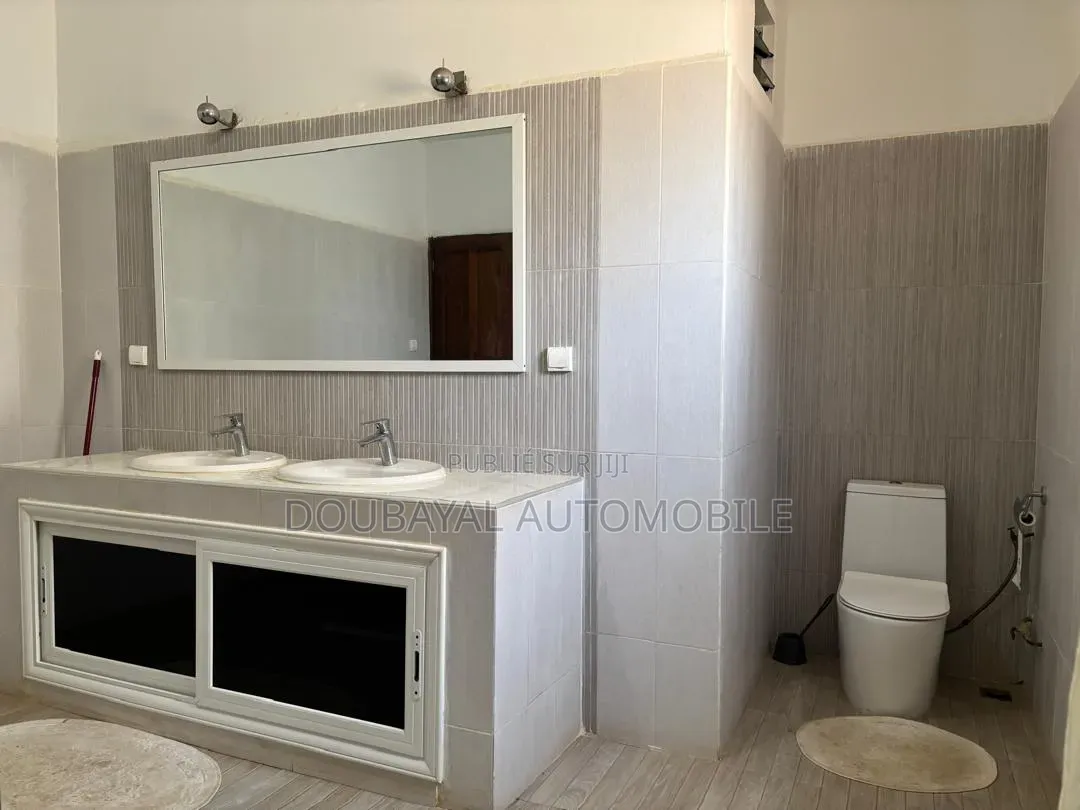 5chbre Villa dans Almadis, Almadies à Louer