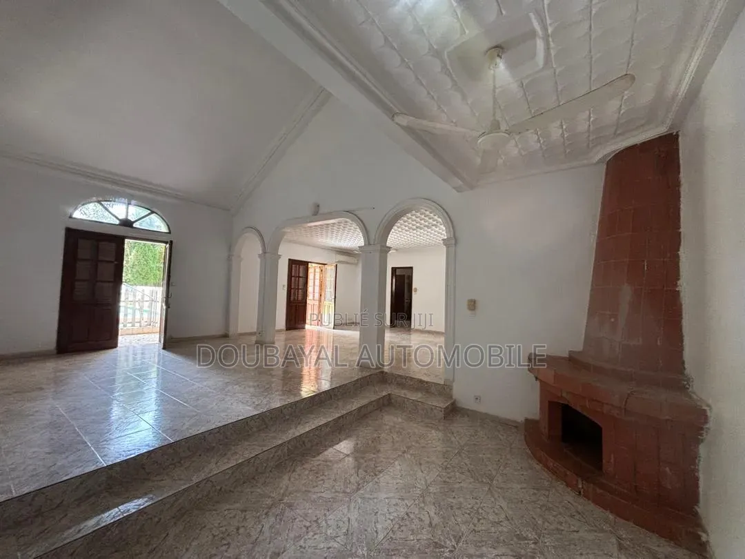 5chbre Villa dans Almadis, Almadies à Louer