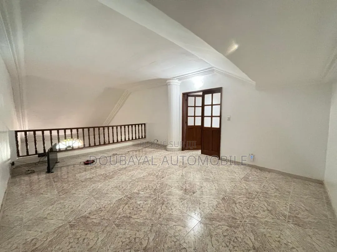 5chbre Villa dans Almadis, Almadies à Louer