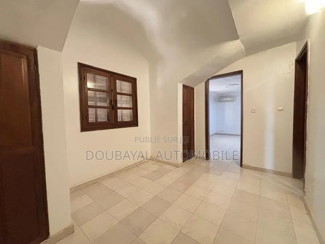 5chbre Villa dans Almadis, Almadies à Louer