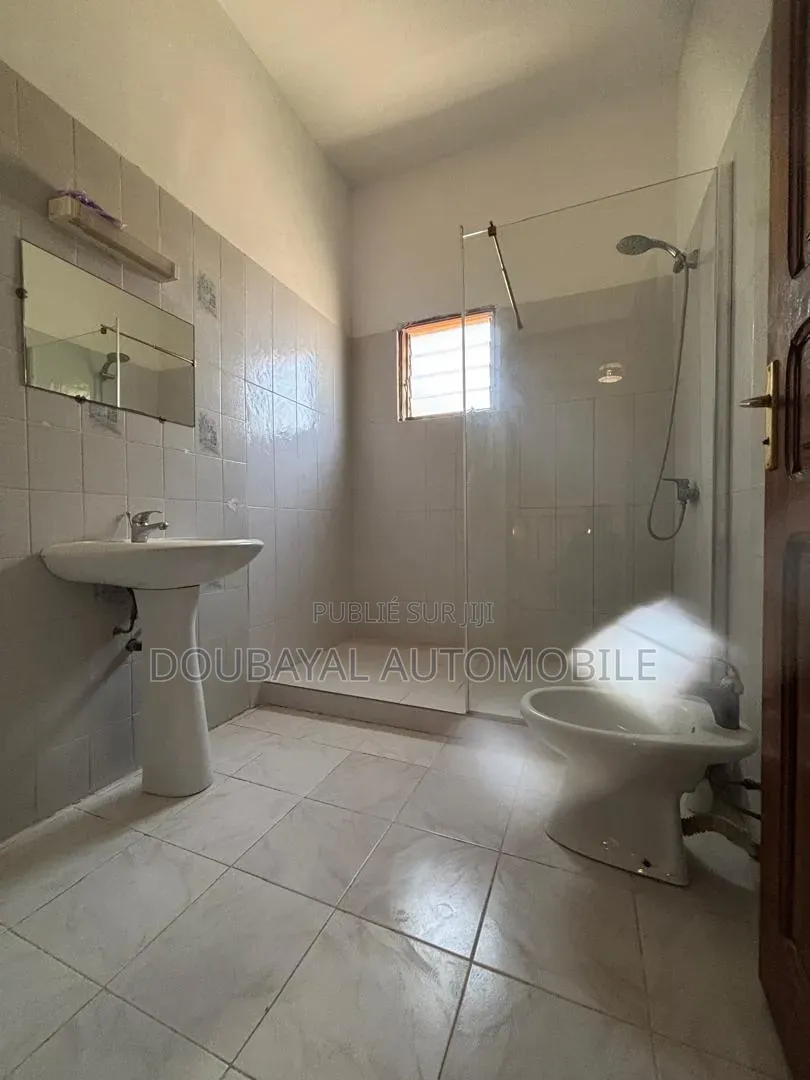 5chbre Villa dans Almadis, Almadies à Louer