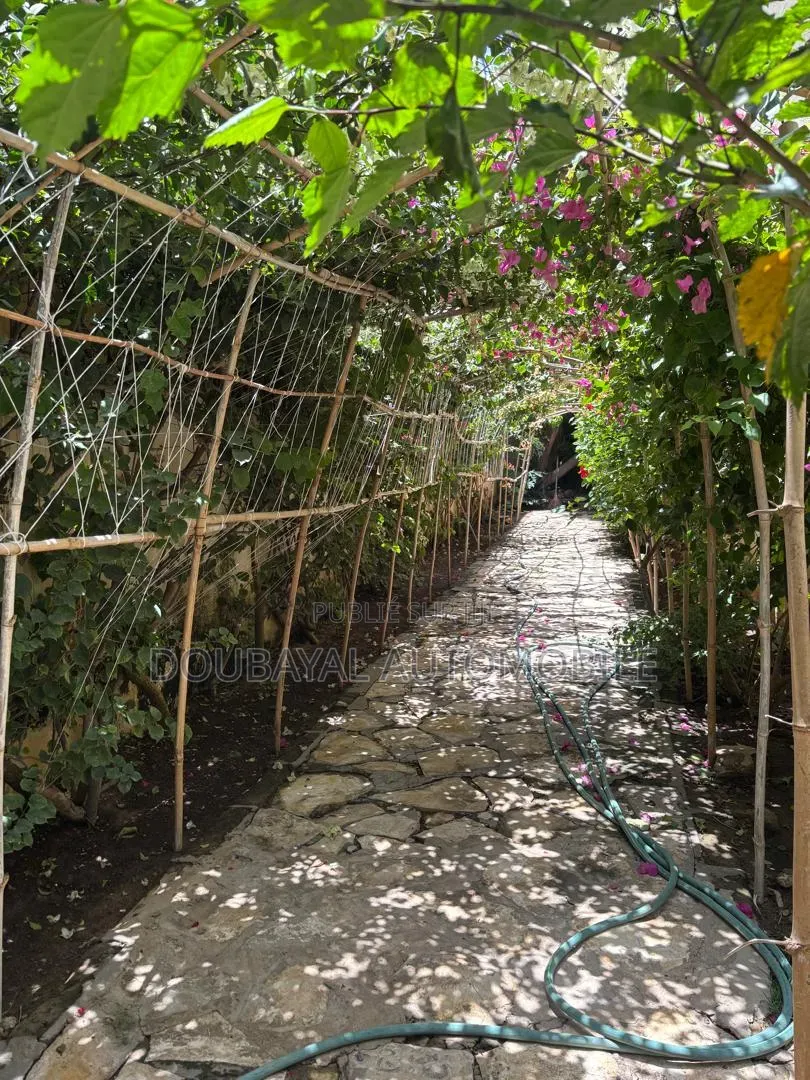 5chbre Villa dans Almadis, Almadies à Louer