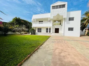 3chbre Villa dans Almadis, Almadies à Louer