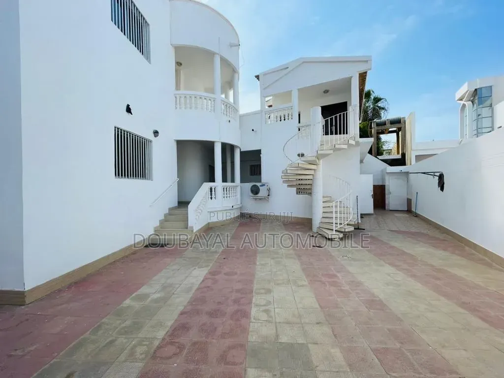 3chbre Villa dans Almadis, Almadies à Louer