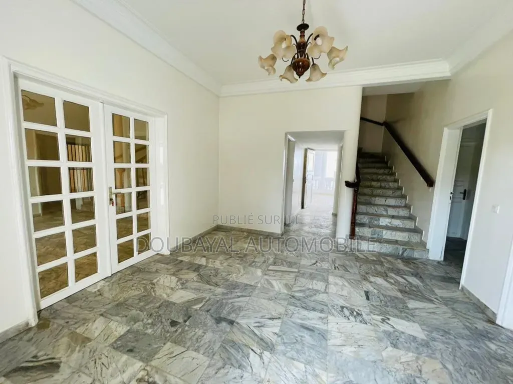 3chbre Villa dans Almadis, Almadies à Louer