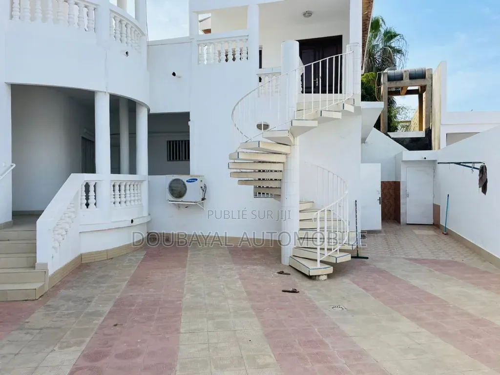 3chbre Villa dans Almadis, Almadies à Louer